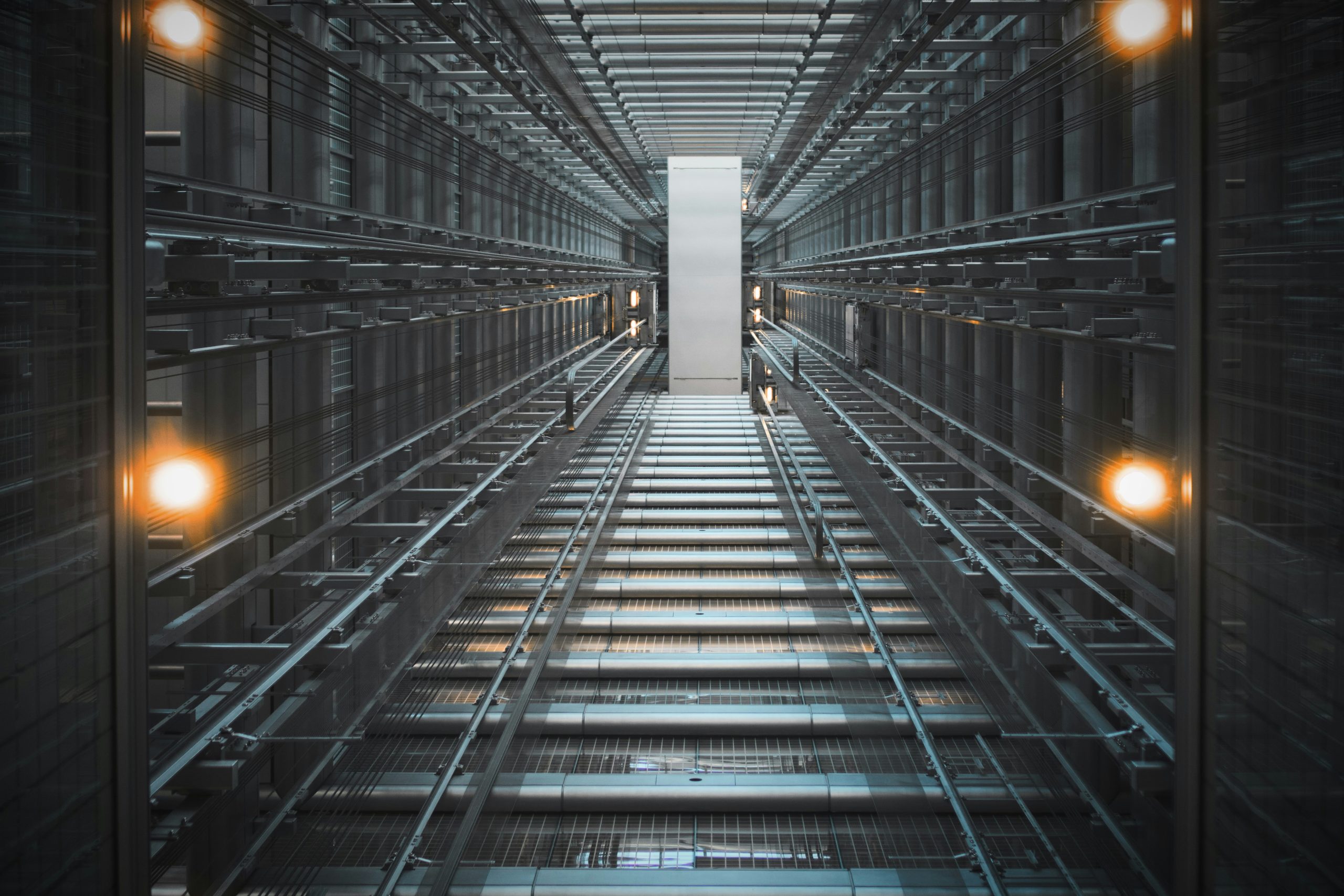 Elevator Maintenance Companies in Qatar: How to Compare and Choose