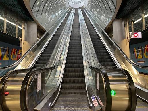 Heavy-duty transit escalators